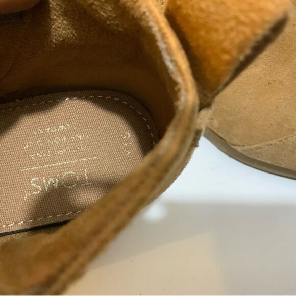 TOMS Youth Suede Wedge Booties size 1.5 - Picture 11 of 11